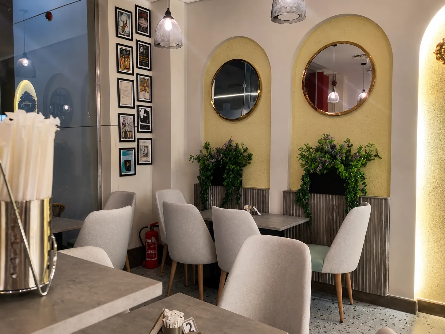 Arched Café, Café
