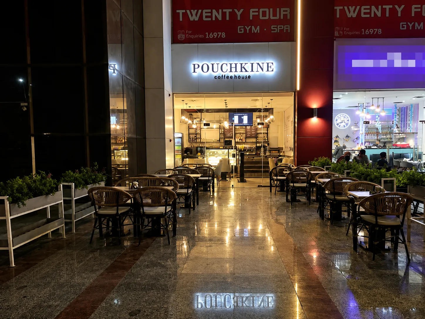 Pouchkine Coffee House, Café