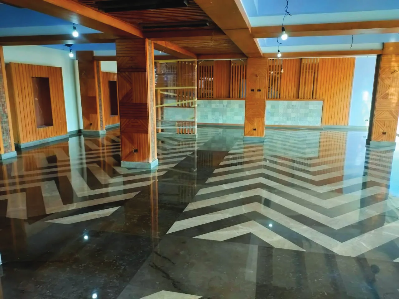 Slat Lobby, Lobby